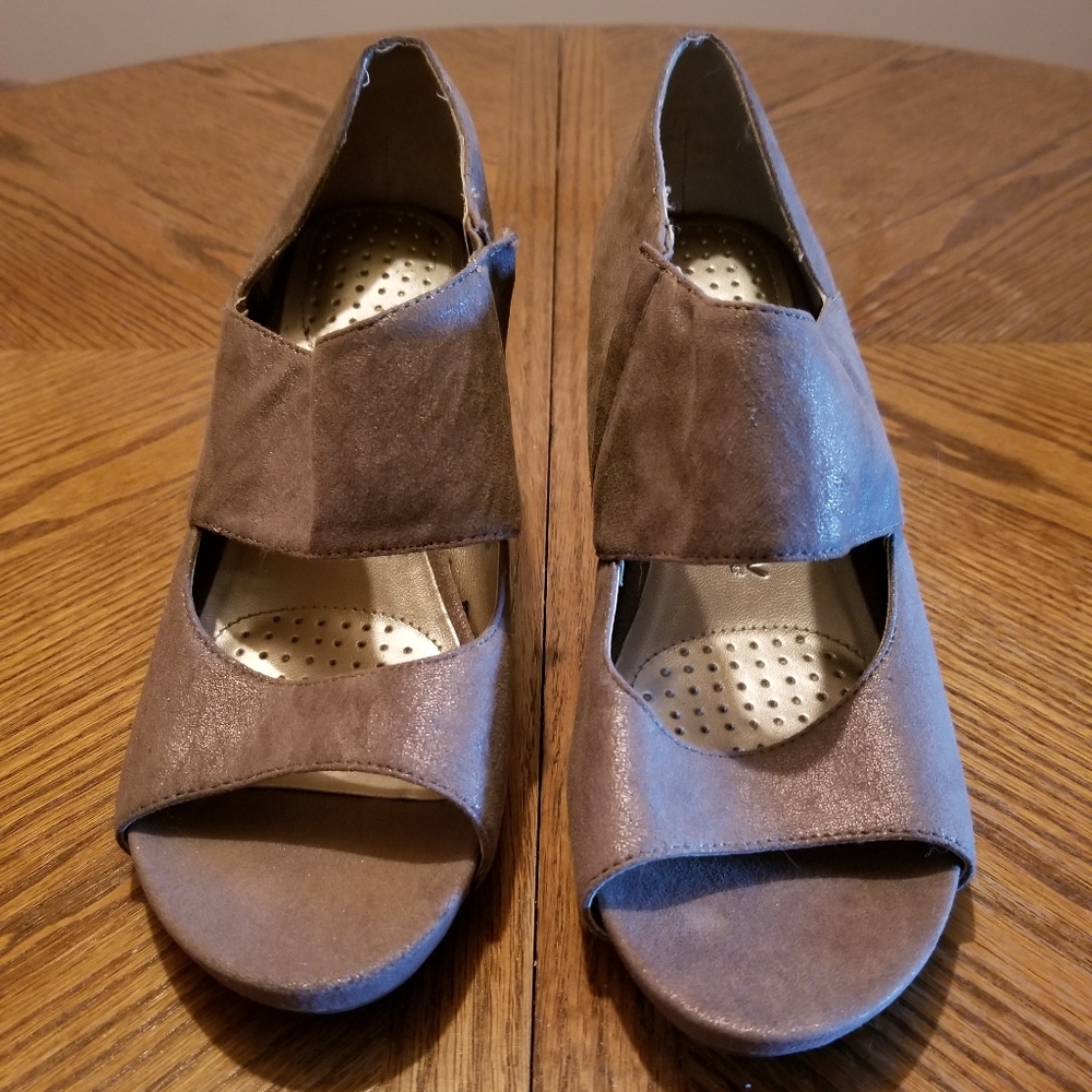 KENNETH COLE MAY FLOWER